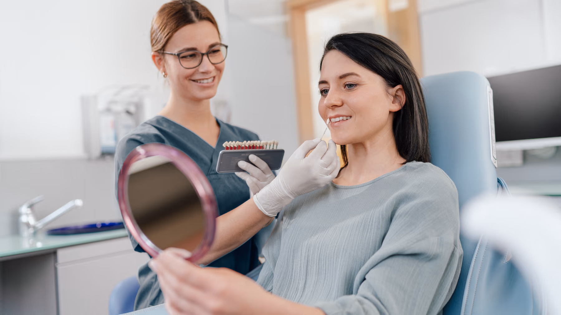 Moderne ästhetische Zahnheilkunde – Behandlung zur Optimierung der Zahnform und natürlichen Ausstrahlung