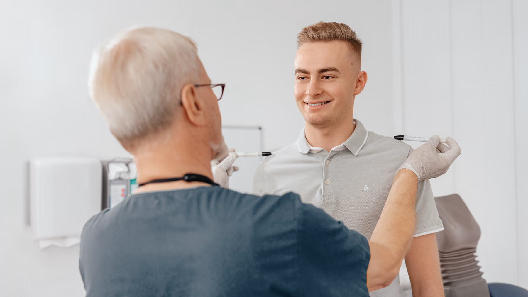 Funktionsdiagnostik bei Kiefergelenksbeschwerden – Haltungskontrolle zur CMD-Behandlung